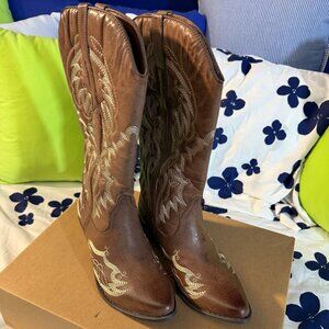NIB-Coconuts by Matisse  Lonestar Chocolate Embroidered Cowboy Boots-Size 9M